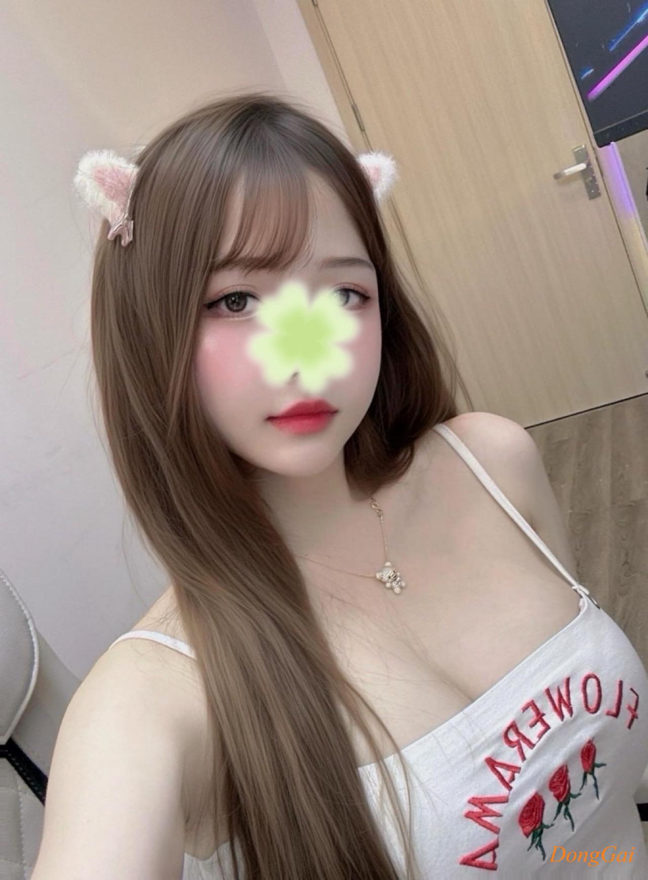 PHƯƠNG HÂN FACE XINH DÁNG ĐẸP NGỰC TO TRÒN PHỤC VỤ KHÁCH CHU ĐÁO TẬN TÌNH